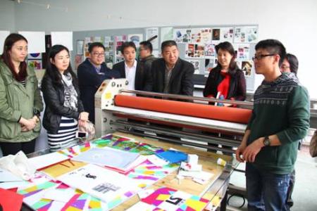 我系教师参观图文输出印刷设计实训室